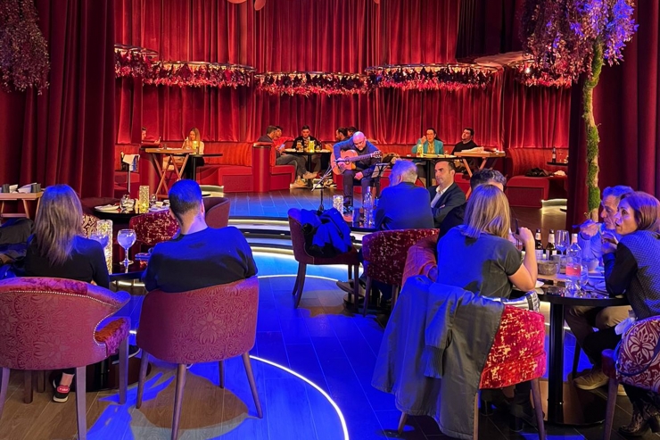 Una actuació anterior al Red Bar d'Unnic.